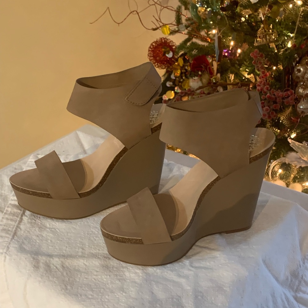 Vince Camuto NWOT Natural Wedge Sandals Size 8.5